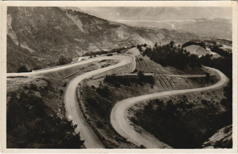 Carte postale ancienne Barcelonnette Env. - Les Lacets du Col de Vars vers Guillestre à Barcelonnette