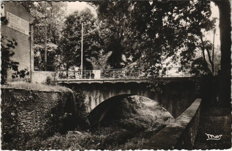 Carte postale ancienne Greoux-les-Bains Pont du Paradis