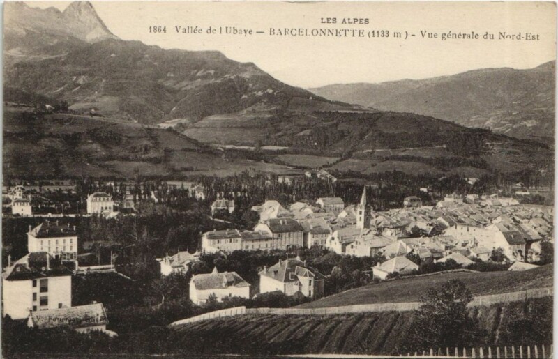 Carte postale ancienne Barcelonnette Vue Generale du Nord-Est à Barcelonnette