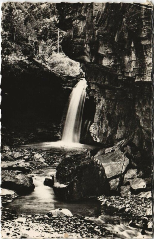 Carte postale ancienne Clue de Verdaches - Ses Cascades à Verdaches