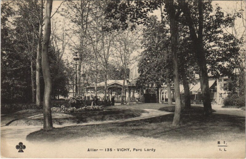 Carte postale ancienne Vichy Parc Lardy à Vichy
