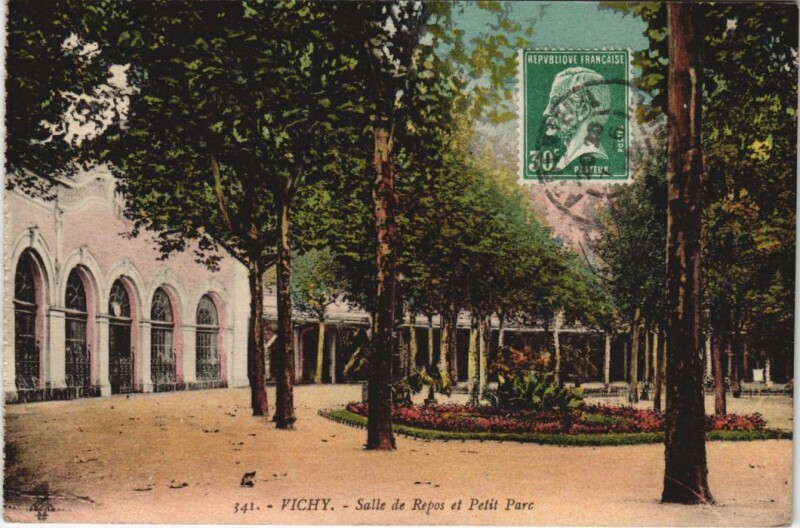 Carte postale ancienne Vichy Salle de Repos et Petit Parc à Vichy