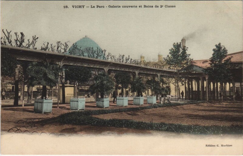 Carte postale ancienne Vichy Le Parc ,Galerie couverte à Vichy