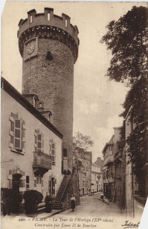 Carte postale ancienne Vichy Tour d'Horloge à Vichy
