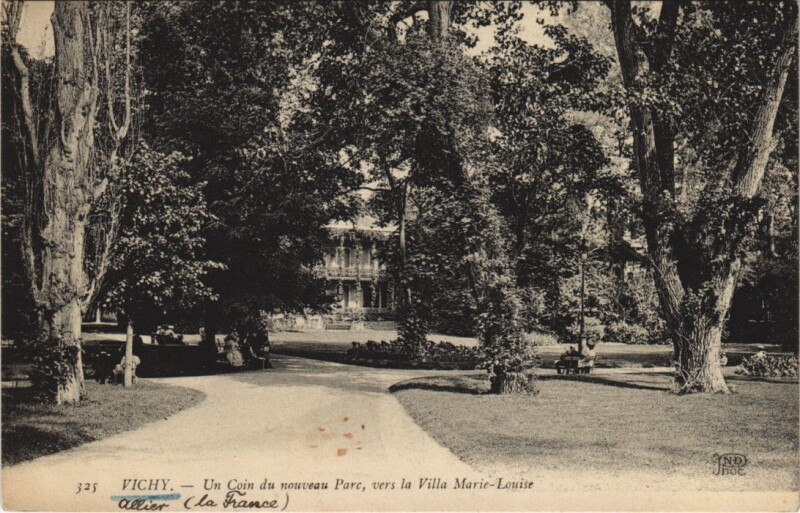 Carte postale ancienne Vichy Un Coin du Nouveau Parc à Vichy