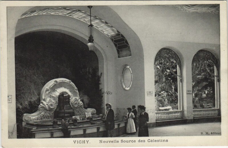 Carte postale ancienne Vichy Nouvelle Source des Celestins à Vichy