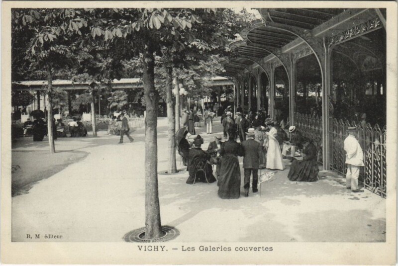 Carte postale ancienne Vichy Les Galeries couvertes à Vichy