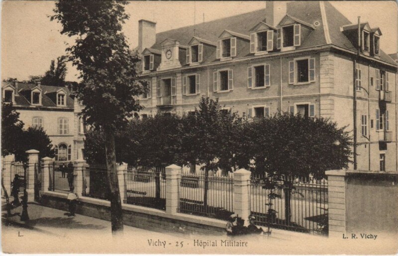 Carte postale ancienne Vichy Hopital Militaire à Vichy
