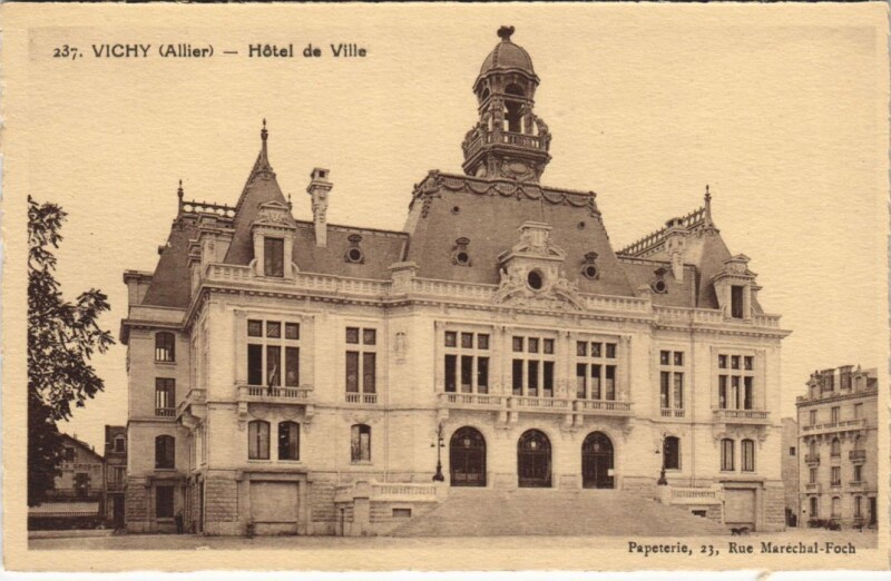 Carte postale ancienne Vichy Hotel de Ville à Vichy