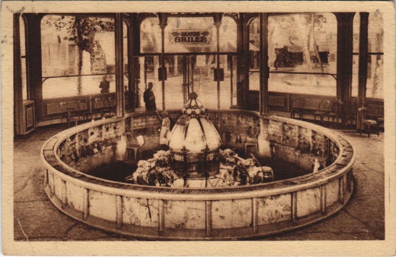 Carte postale ancienne Vichy Source Grande Grille à Vichy