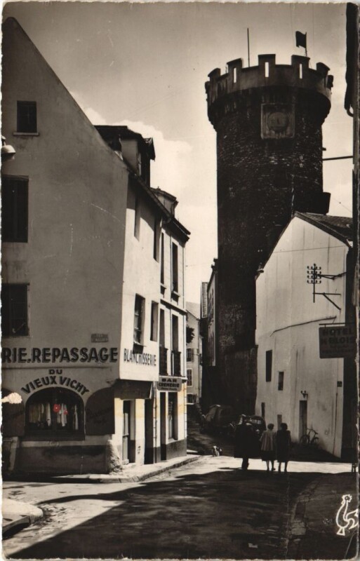 Carte postale ancienne Vichy Tour d'Horloge à Vichy