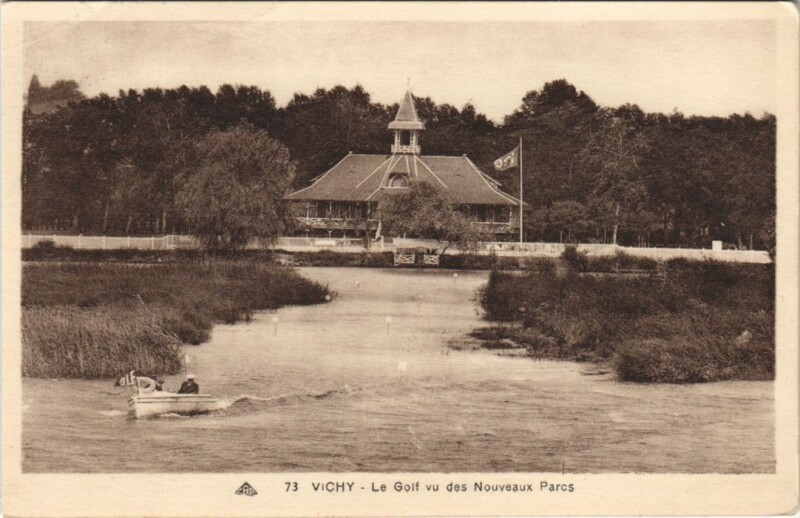 Carte postale ancienne Vichy Le Golf vu des Nouveaux Parcds à Vichy