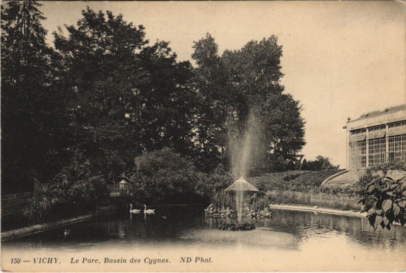 Carte postale ancienne Vichy Le Parc, Bassin des Cygnes à Vichy