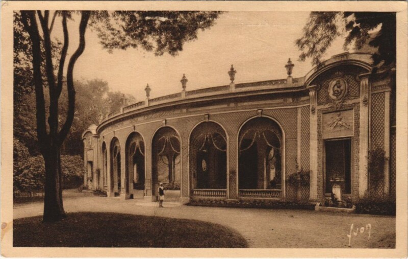 Carte postale ancienne Vichy Pavillon de la source des Celestins à Vichy
