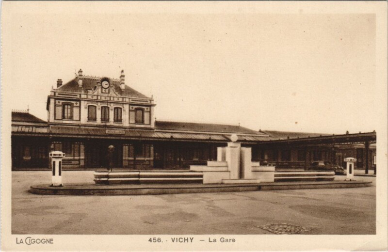 Carte postale ancienne Vichy La Gare à Vichy
