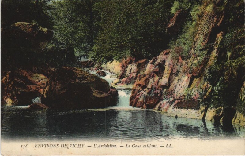 Carte postale ancienne Env. De Vichy Ardoisiere, Le Gour taillant à Vichy