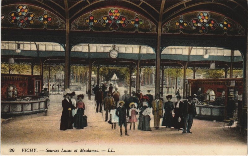 Carte postale ancienne Vichy Sources Lucas et Mesdames à Vichy