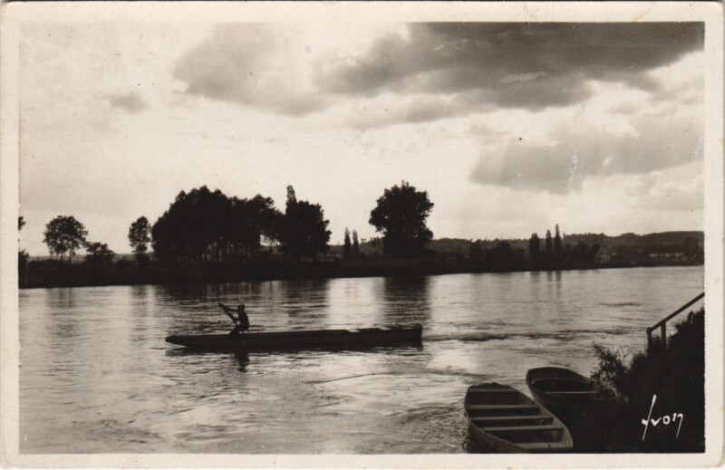 Carte postale ancienne Vichy Les Bords de l'Allier, les passeur à Vichy