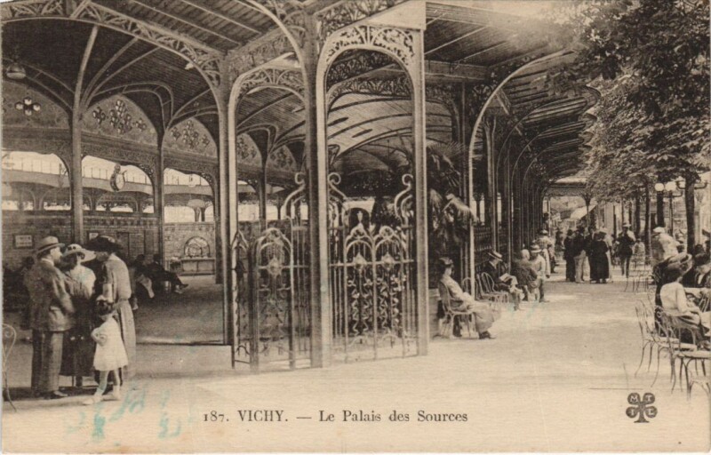 Carte postale ancienne Vichy Le Palais des Sources à Vichy