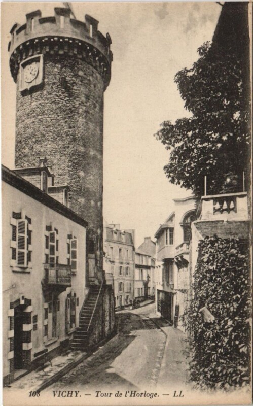 Carte postale ancienne Vichy Tour d'Horloge à Vichy