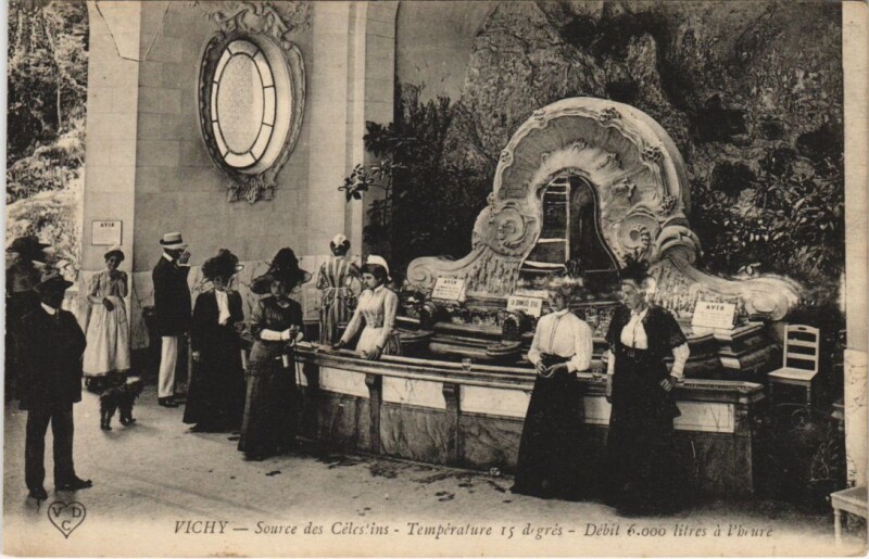 Carte postale ancienne Vichy Source des Celestins à Vichy