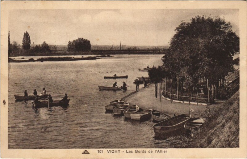 Carte postale ancienne Vichy Les Bords de l'Allier à Vichy