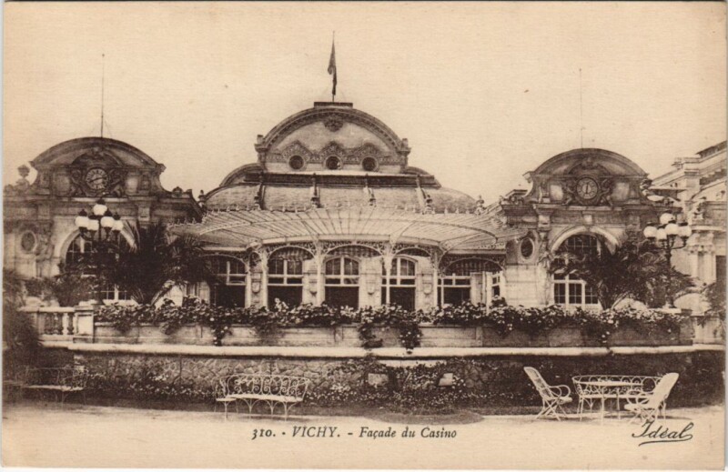 Carte postale ancienne Vichy Facade du Casino à Vichy