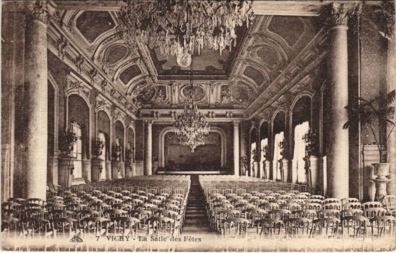 Carte postale ancienne Vichy La Salle des Fetes à Vichy