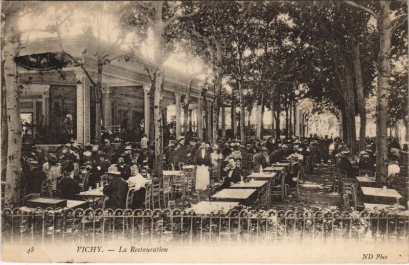 Carte postale ancienne Vichy La Restauration à Vichy