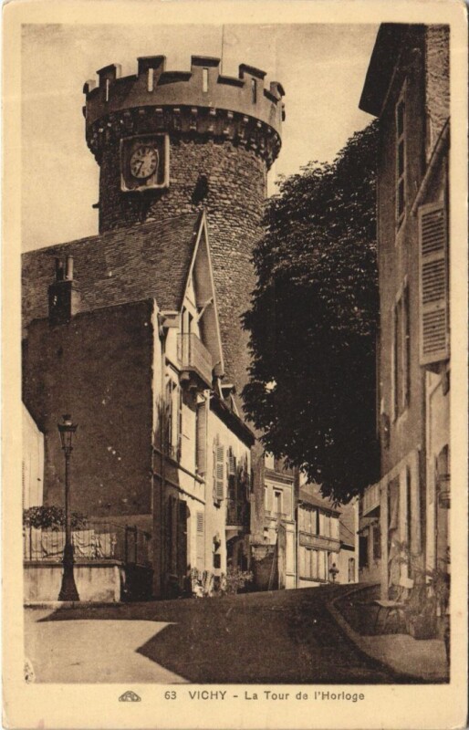 Carte postale ancienne Vichy Tour d'Horloge à Vichy
