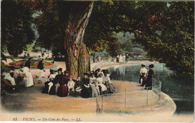 Carte postale ancienne Vichy un Coin du Parc à Vichy