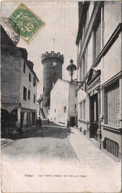 Carte postale ancienne Vichy Rue Porte France et vieille Tour à Vichy