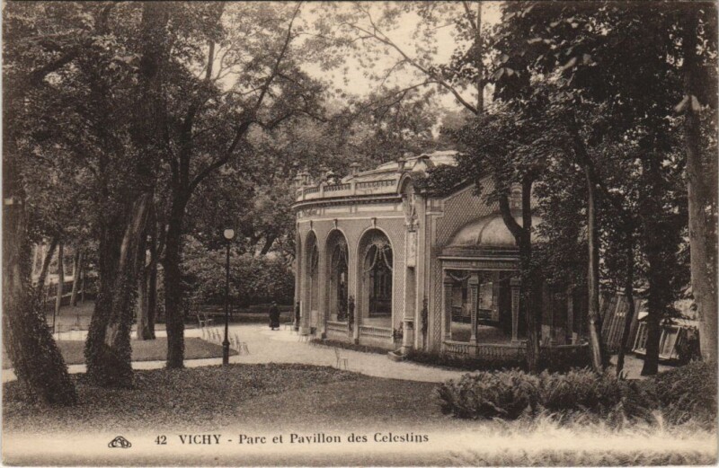 Carte postale ancienne Vichy Parc et Pavillon des Celestins à Vichy