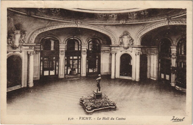 Carte postale ancienne Vichy Le Hall du Casino à Vichy