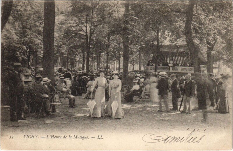 Carte postale ancienne Vichy Heure de la Musique à Vichy