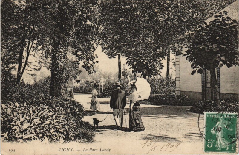 Carte postale ancienne Vichy Parc Lardy à Vichy