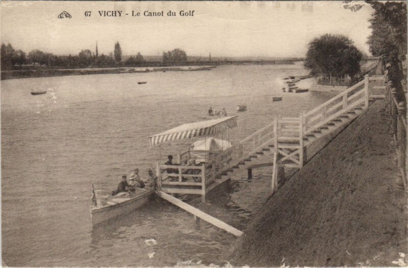 Carte postale ancienne Vichy Le Canot du Golf à Vichy