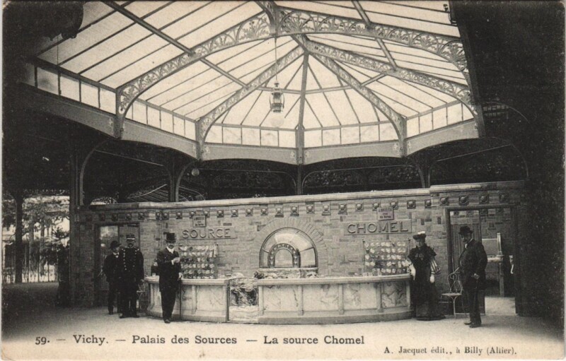 Carte postale ancienne Vichy Palais des Sources , La source Chomel à Vichy