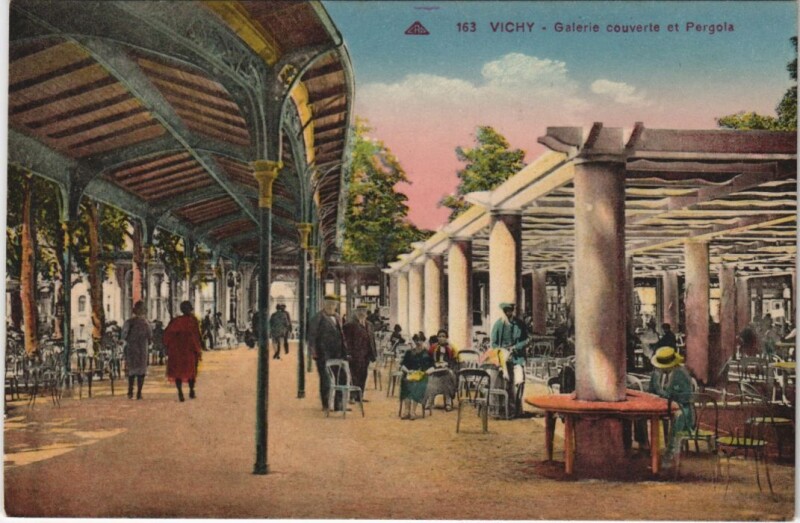 Carte postale ancienne Vichy Galerie couverte et Pergola à Vichy