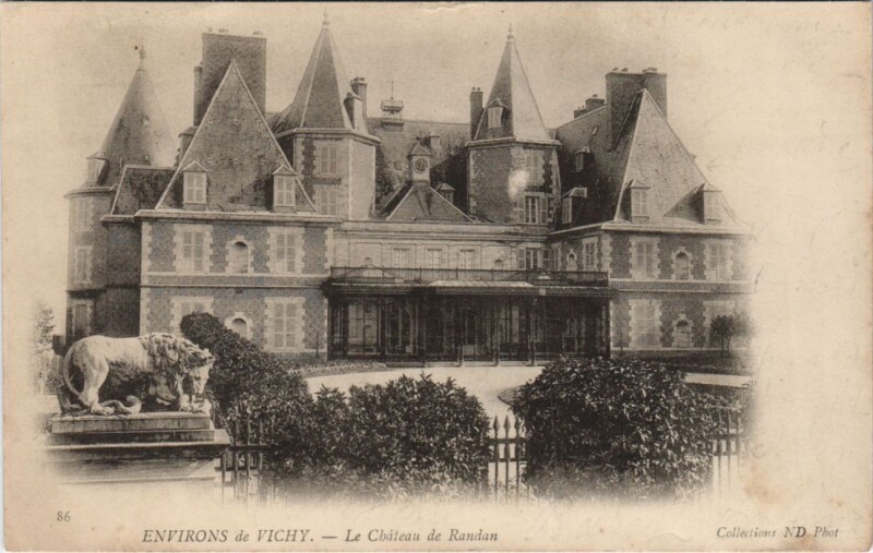 Carte postale ancienne Env. De Vichy Le Chateau de Randan à Vichy