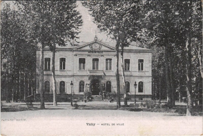 Carte postale ancienne Vichy Hotel de Ville à Vichy