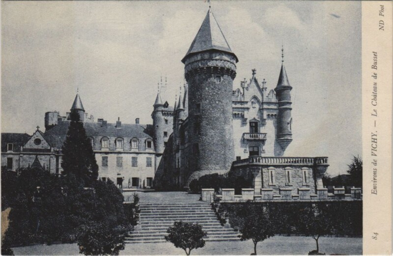 Carte postale ancienne Env. De Vichy Chateau de Busset à Busset