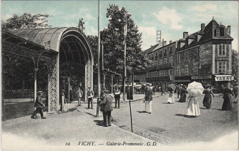 Carte postale ancienne Vichy Galerie Promenoir à Vichy