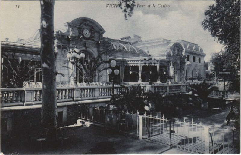 Carte postale ancienne Vichy Le Parc et le Casino à Vichy
