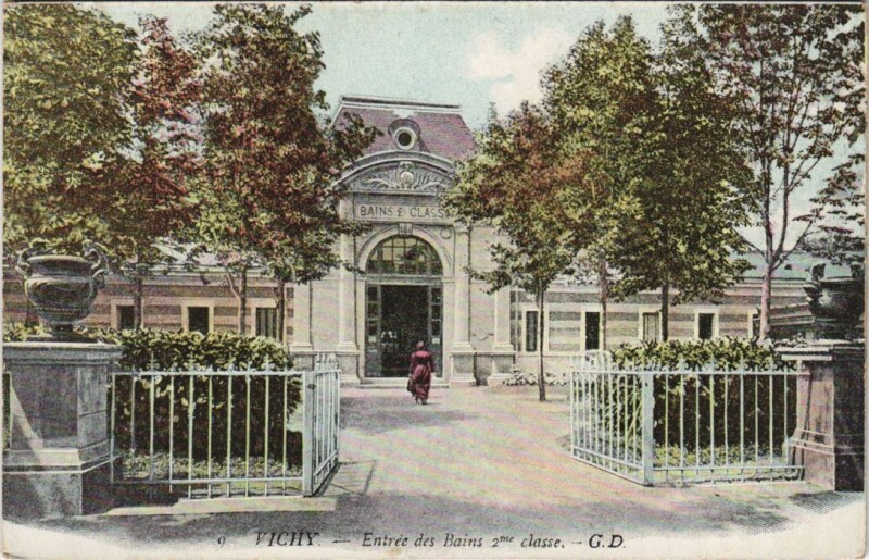 Carte postale ancienne Vichy Entree des Bains 2me classe à Vichy