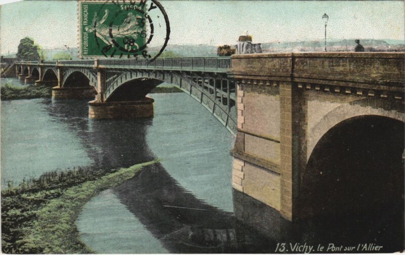 Carte postale ancienne Vichy Pont sur l'Allier à Vichy