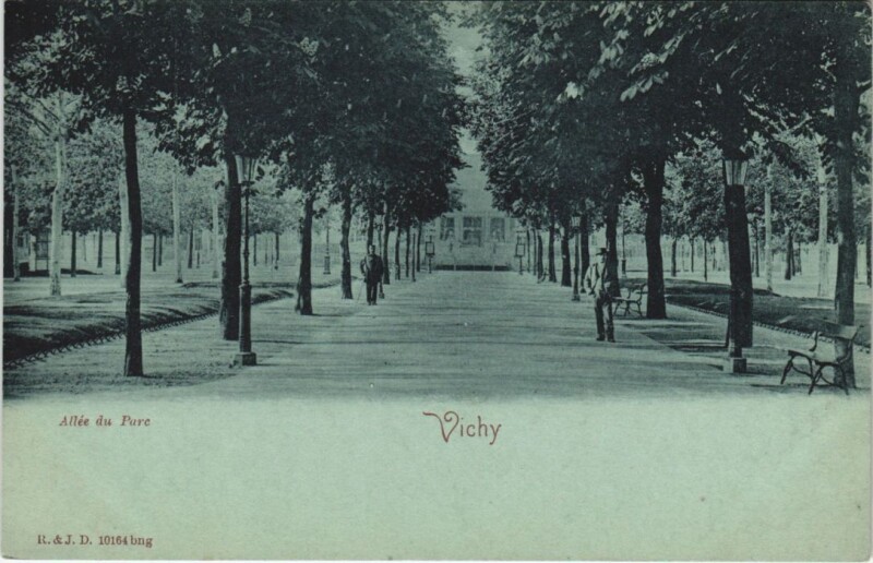 Carte postale ancienne Vichy Allee du Parc à Vichy