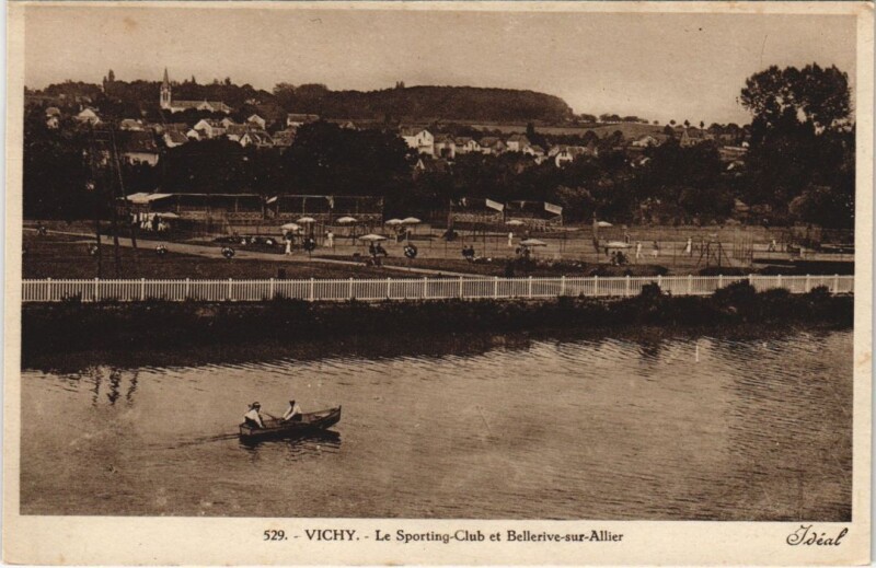 Carte postale ancienne Vichy Sporting Club et Bellerive à Vichy