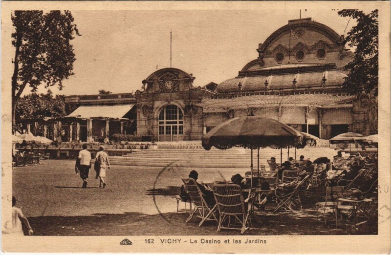 Carte postale ancienne Vichy Le Casino et les Jardins à Vichy