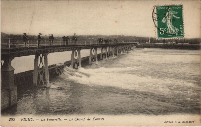 Carte postale ancienne Vichy La Passerelle, Le Champ de Courses à Vichy